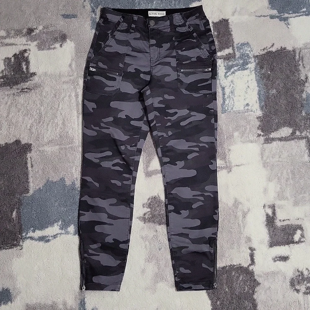 Knox Rose Gray Camo Pants